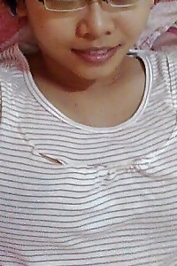 Bertudung tetek besar